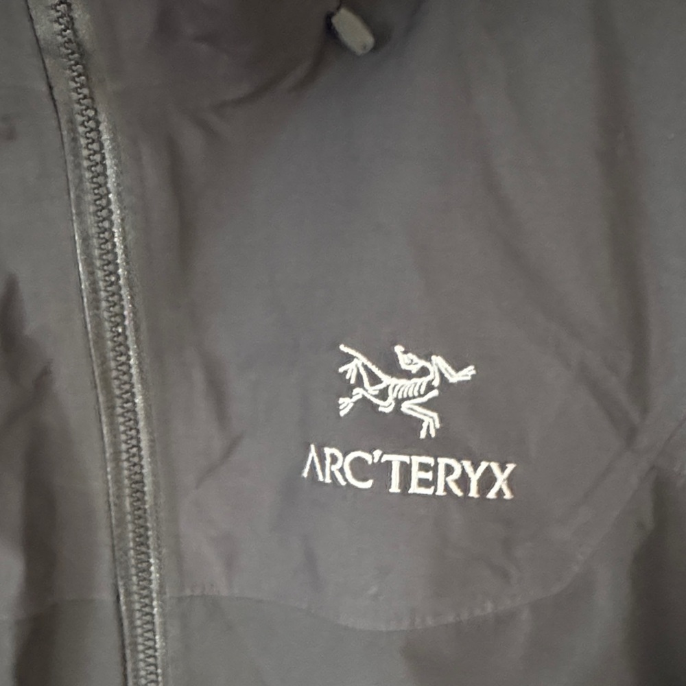 Arc'teryx GORE-TEX Women's Black Jacket - Picture 3 of 10